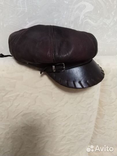 Продаю берет, кожаный с козырьком