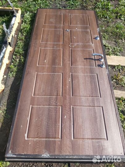 Дверь входная металлическая правая бу