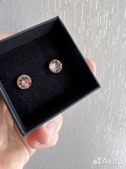 Серьги гвоздики с кристаллами swarovski