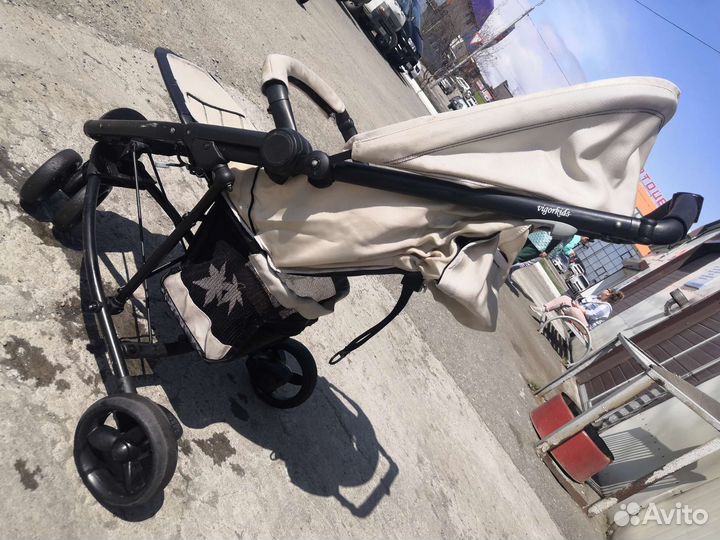 Прогулочная коляскарцншр