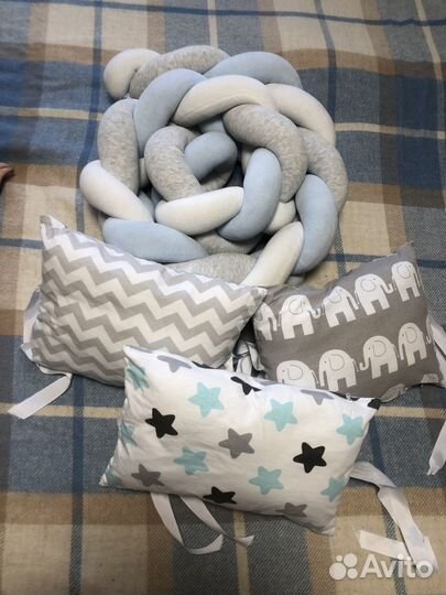 Набор бортики с подушками в детскую кроватку