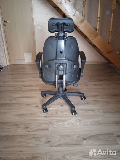 Компьютерное офисное кресло