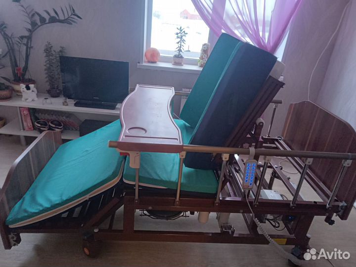Кровать для лежачих больных с электроприводом