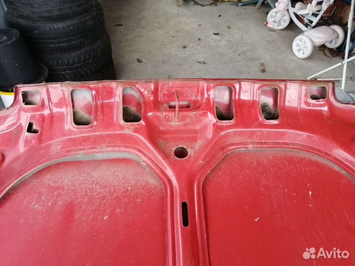 Капот на оку