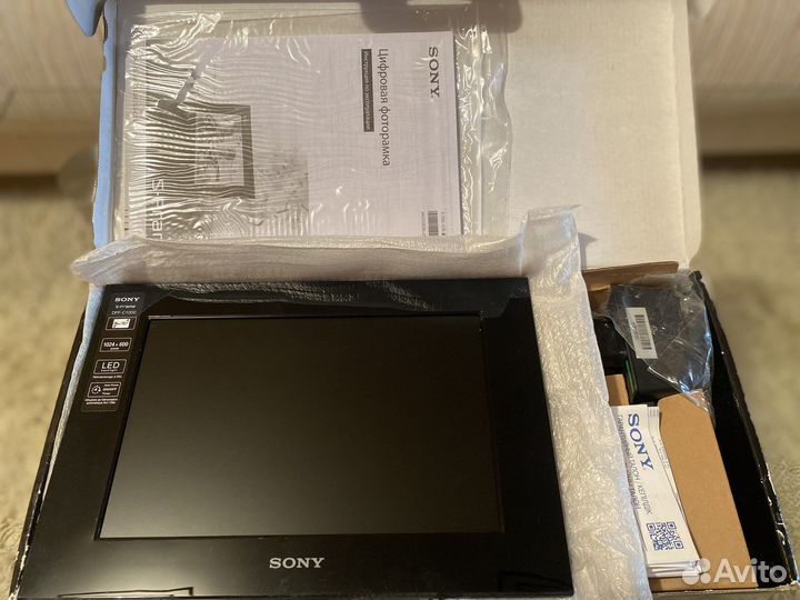 Цифровая фоторамка Sony DPF-C1000