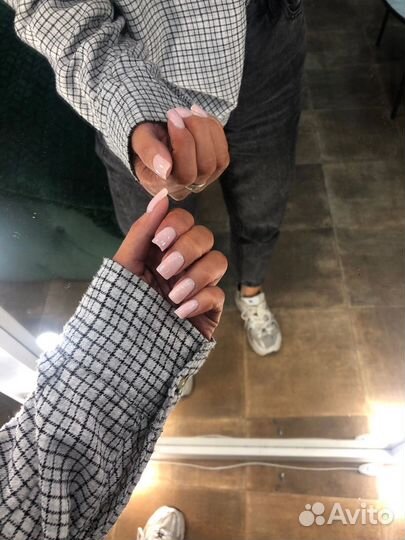 Модель на маникюр