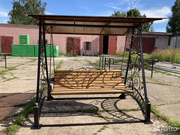 Качели кованные с поликорбонатом