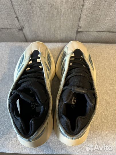 Кроссовки adidas yeezy boost 700