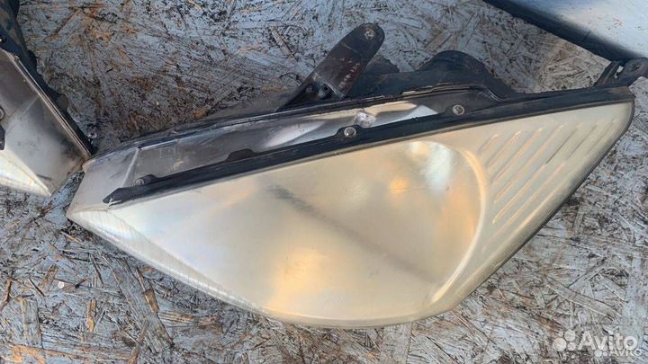 Фара Ford Focus (1998 - 2001)