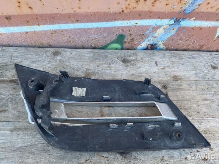 Решетка противотуманной фары левая Mercedes