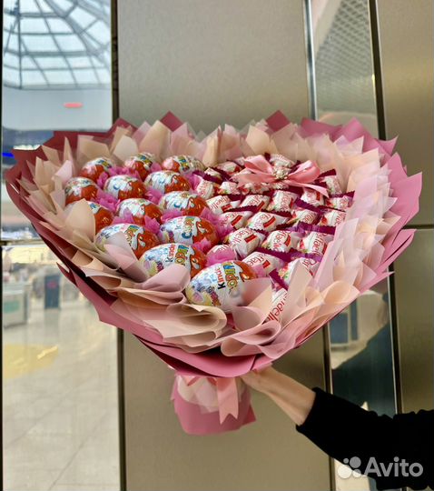 Съедобные букеты. Сердце из сладостей