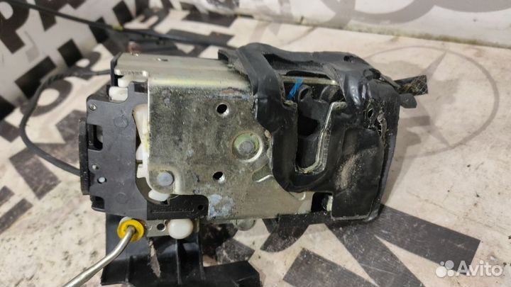 Замок задней двери правый Ford Fusion 1