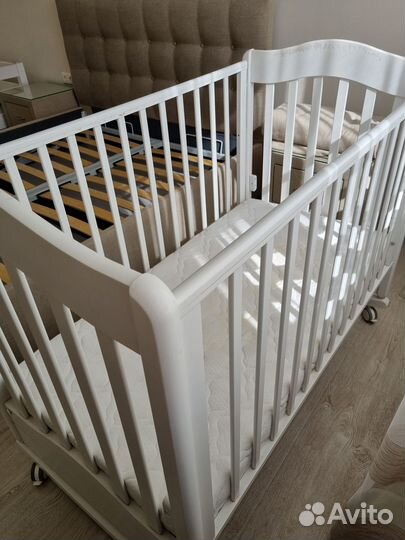 Детская кроватка с матрасом