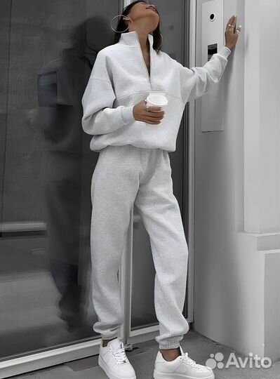 Спортивный костюм женский