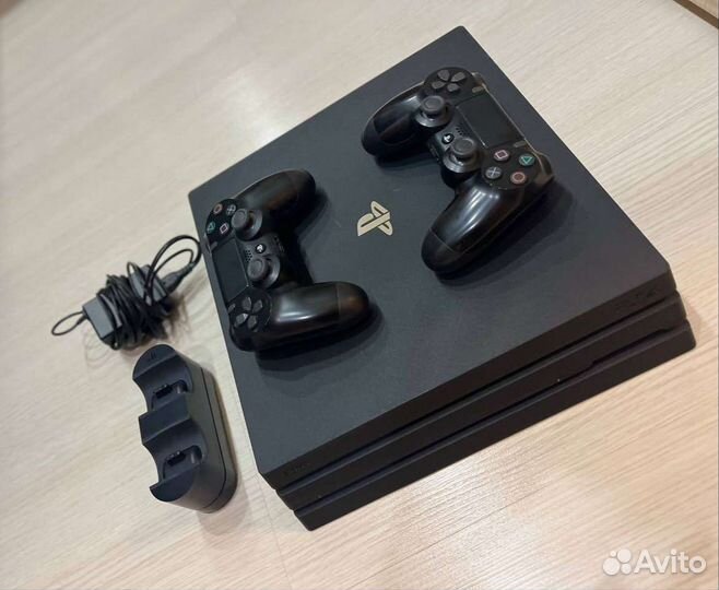Sony PlayStation 4 Pro + 2 геймпада + Док станция