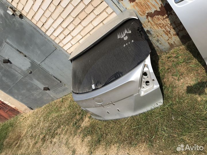 Крышка багажника toyota Venza