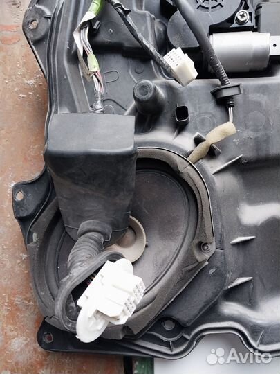 Стеклоподъемник задний правый мазда 3бк