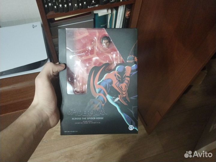 Фигурка человек паук 2099