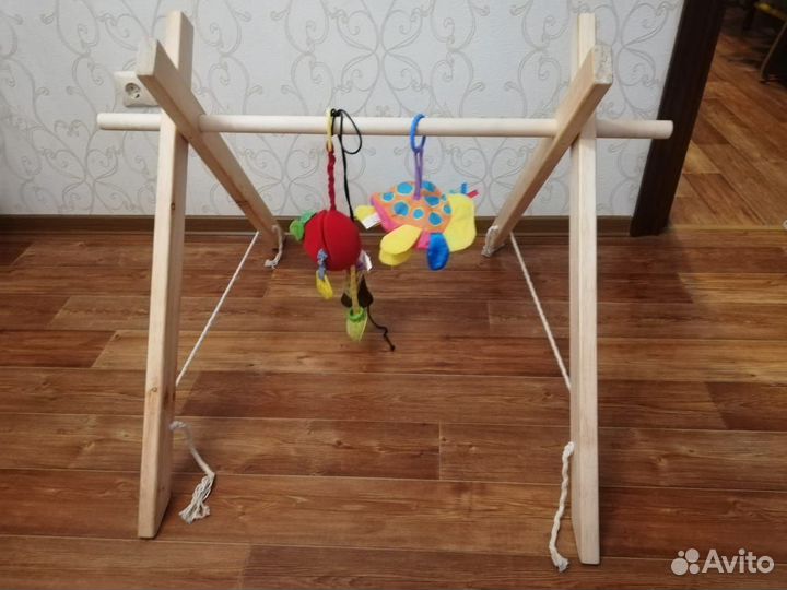 Турничок для младенцев из кедра