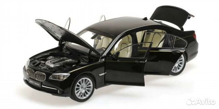 1/18 Kyosho BMW 760Li чёрный кузов светлый салон