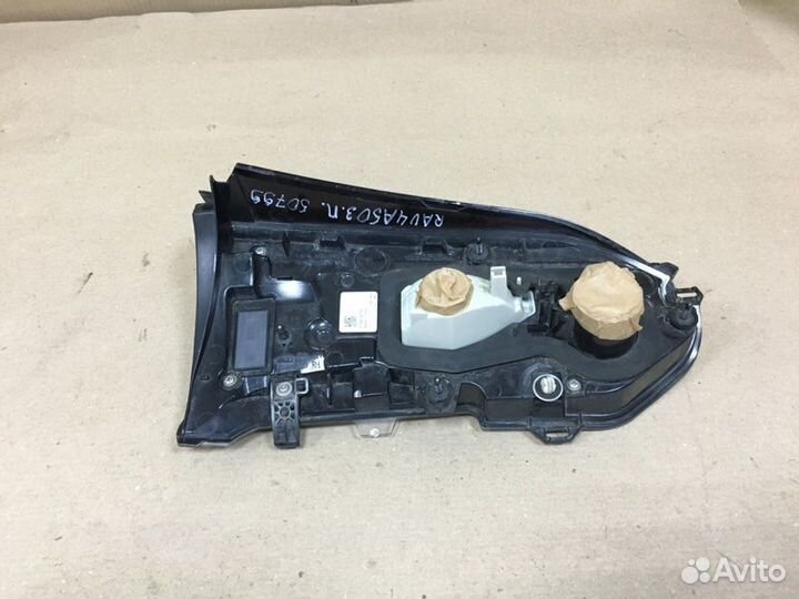 Фонарь задний правый Toyota Rav4 50