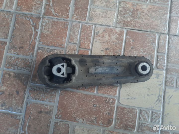 Опора двигателя renault logan 1