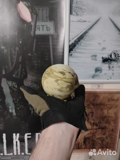 Череп из гипса, камуфляж