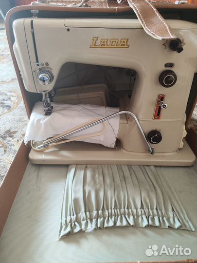 Электрическая швейная машинка LADA