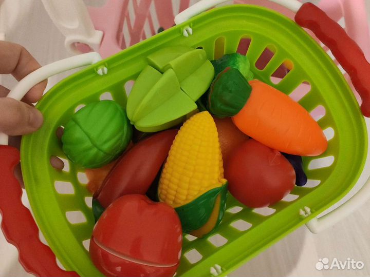 Игрушка тележка с фруктами