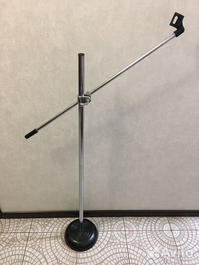 Стойка с небольшими деффектами витрина