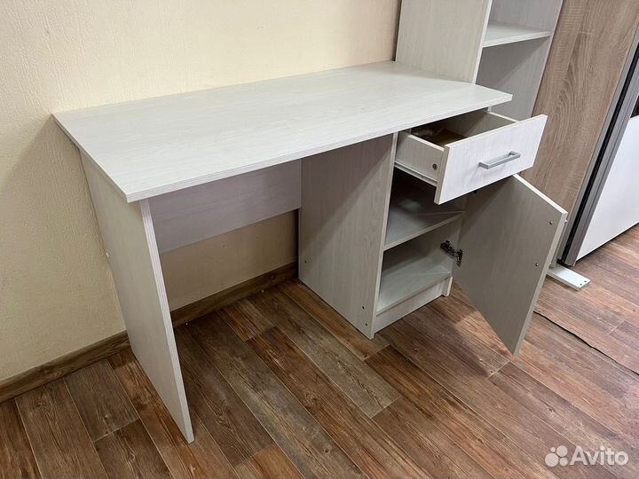 Письменный стол