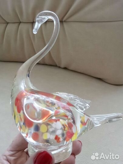 Статуэтка лебедь (цветное стекло)