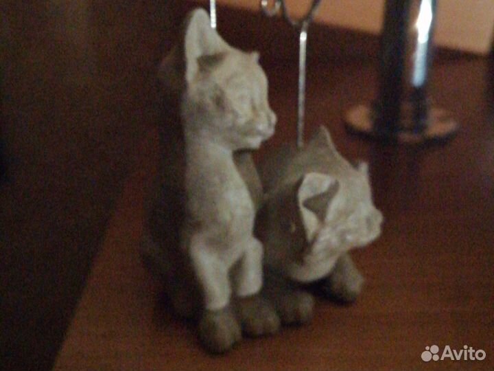 Статуэтка-держатель