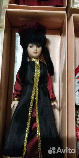 Кукла фарфоровая в национ. костюме DeAgostiini