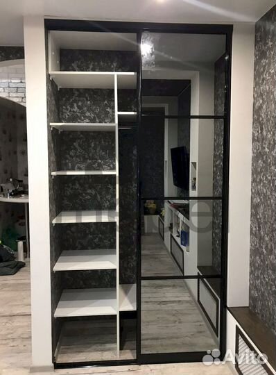 Шкаф с зеркалом