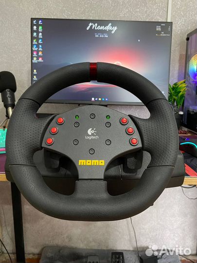 Руль Logitech momo racing 900 градусов