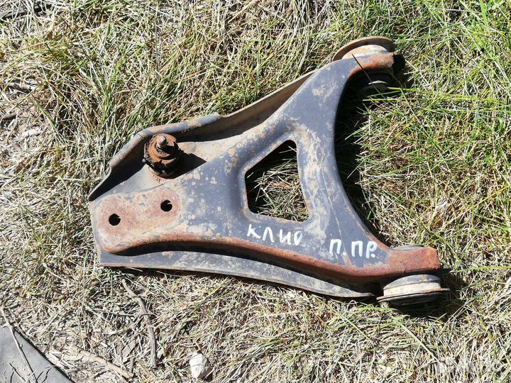 Рычаг передний Рено Клио 2