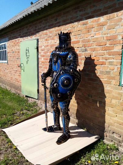 Скульптура рыцарь в доспехах (в наличии)