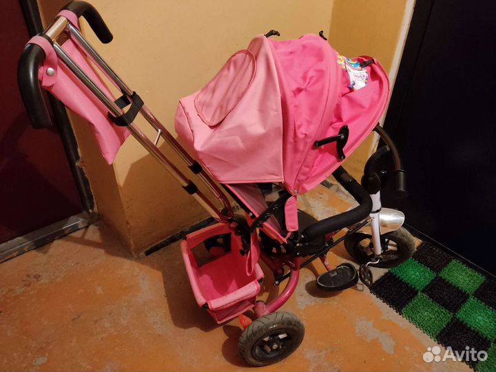 Детский трехколесный велосипед с ручкой