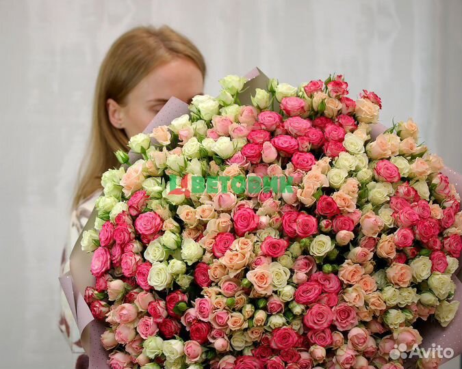 Букет из 101 высокой кустовой розы 60-70 см