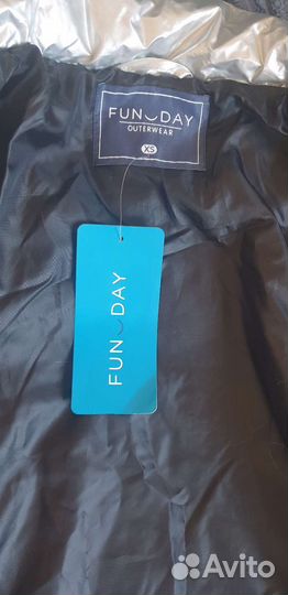 Куртка FUN DAY новая 40 р