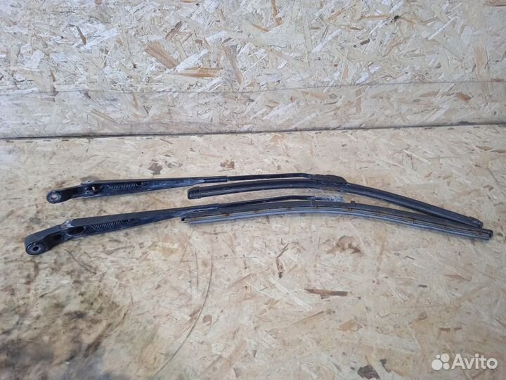 Поводок стеклоочистителя Renault Logan