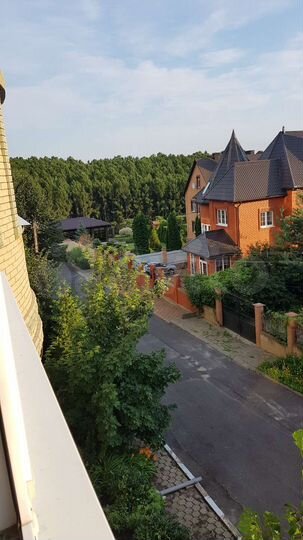 2-к. квартира, 82,4 м², 2/4 эт.