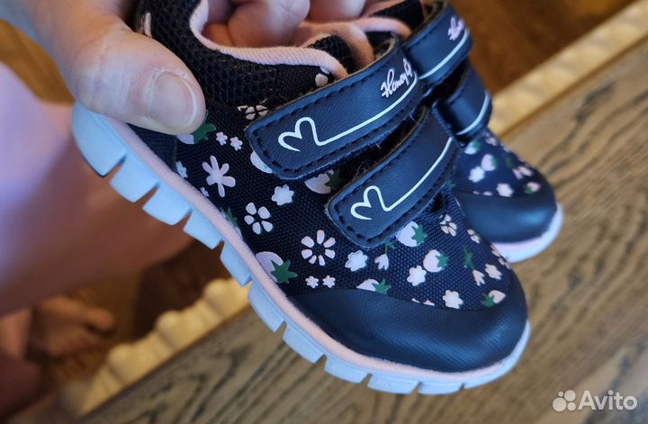 Кроссовки детские 20