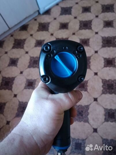 Пневмогайковерт