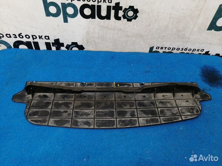 Дефлектор радиатора верхний направляющая возд