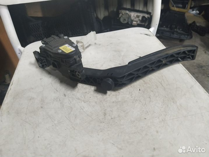 Педаль газа Audi Q7 06 7L0723507D
