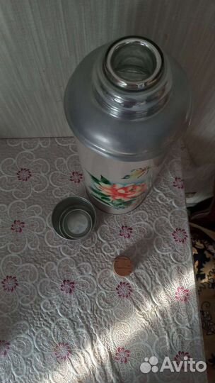 Термос китайский с колбой и кружкой 2 литра