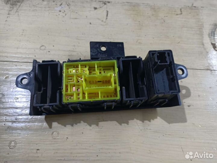 Блок управления зеркалами Nissan Tiida C11