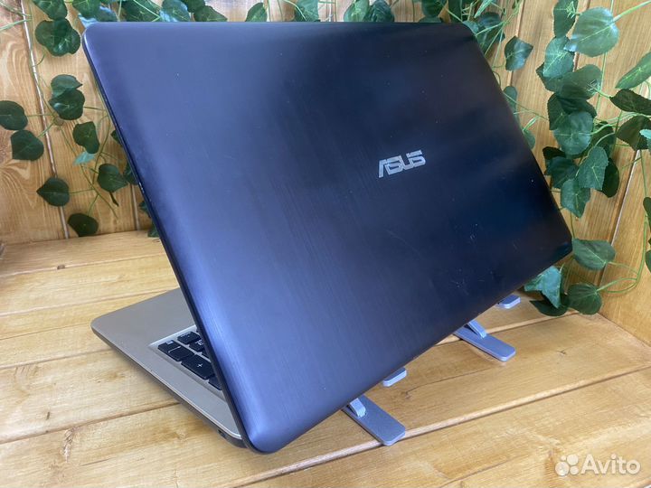 Игровой ноутбук Asus i3/920M/8gb/SSD256